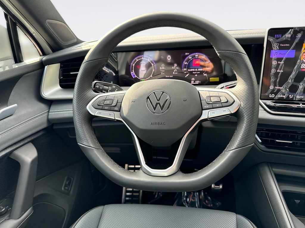 New 2026 Volkswagen Tiguan SE R-Line FWD image 11