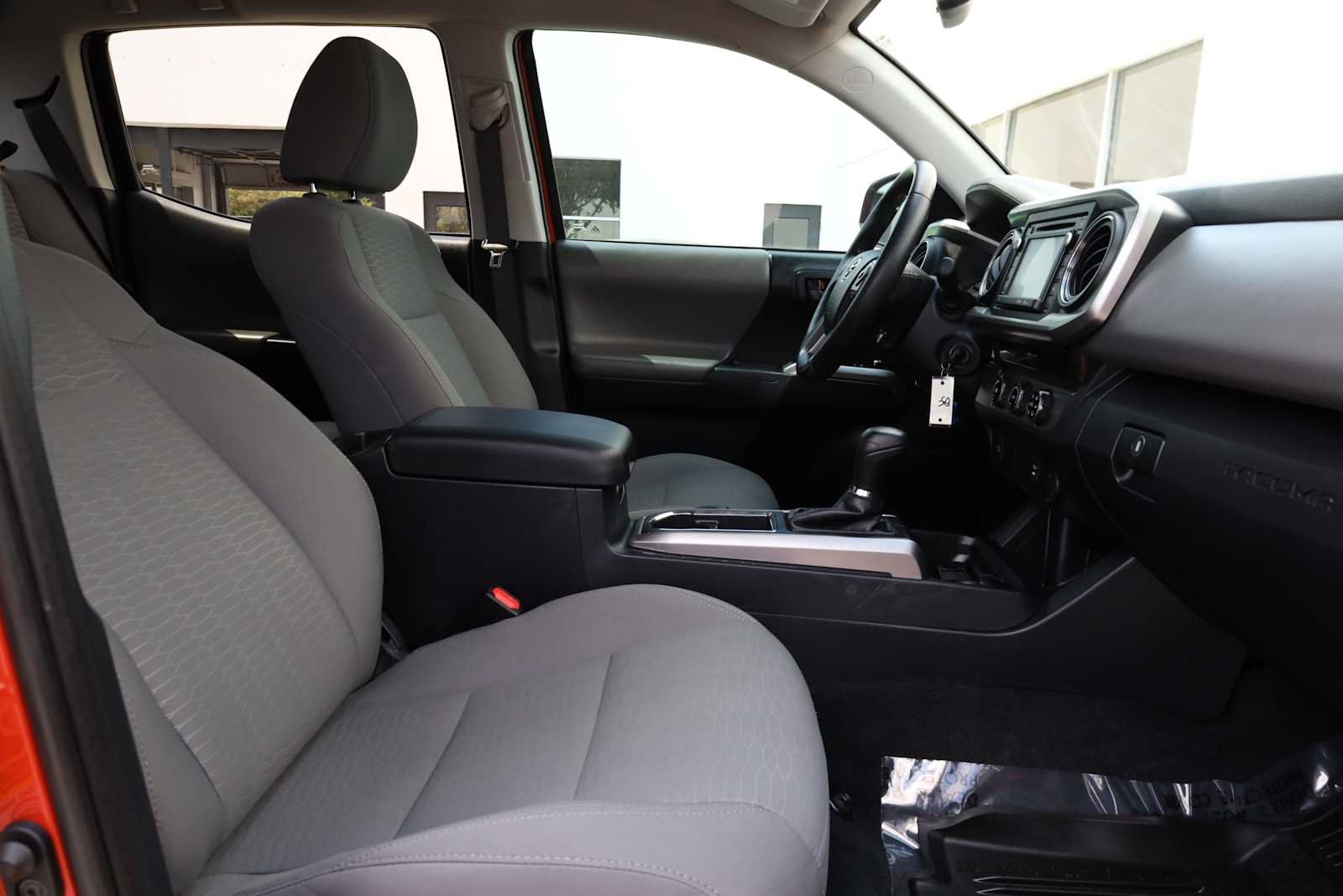 Used 2017 Toyota Tacoma SR5 RWD image 31
