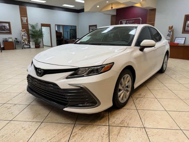 Used 2023 Toyota Camry LE FWD image 3