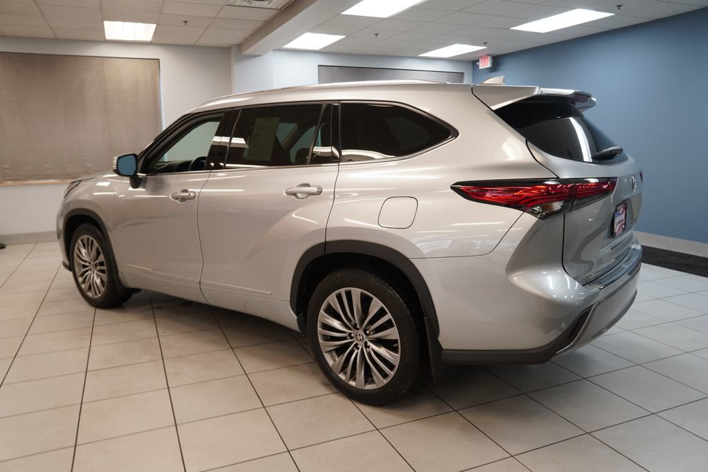 Used 2022 Toyota Highlander Platinum image 8