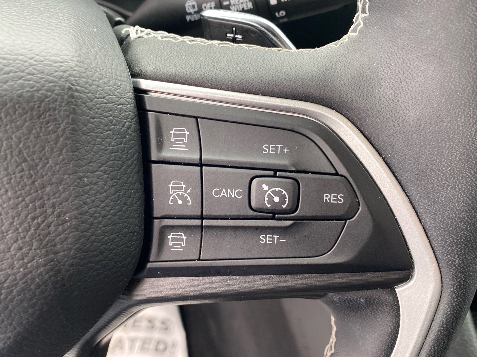 Used 2023 Jeep Grand Cherokee L Laredo AWD/4WD image 17