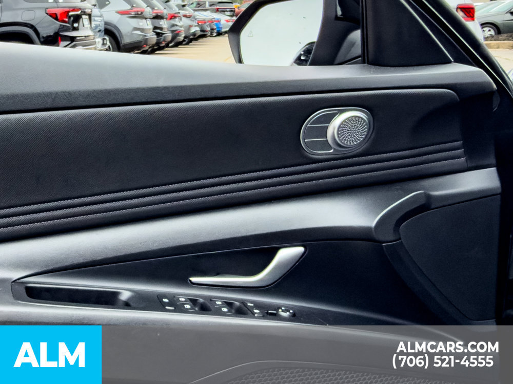 Used 2022 Hyundai Elantra Limited FWD image 8