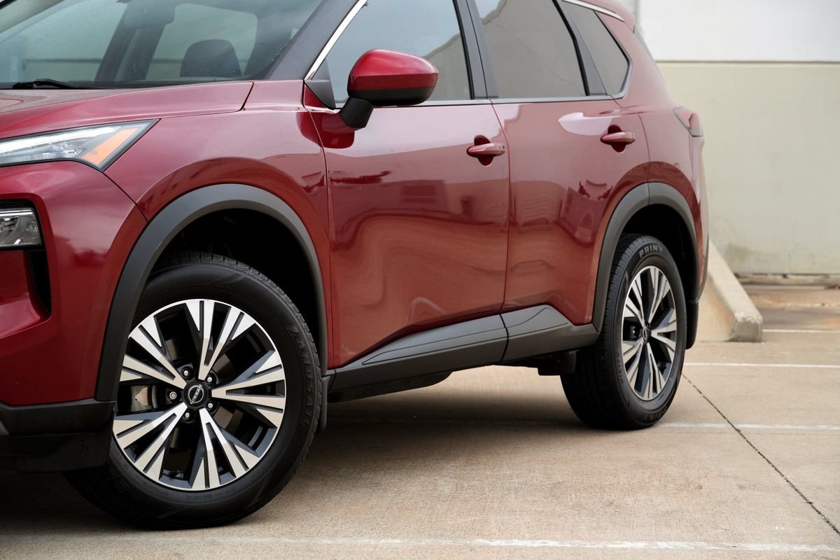 Used 2023 Nissan Rogue SV FWD image 21
