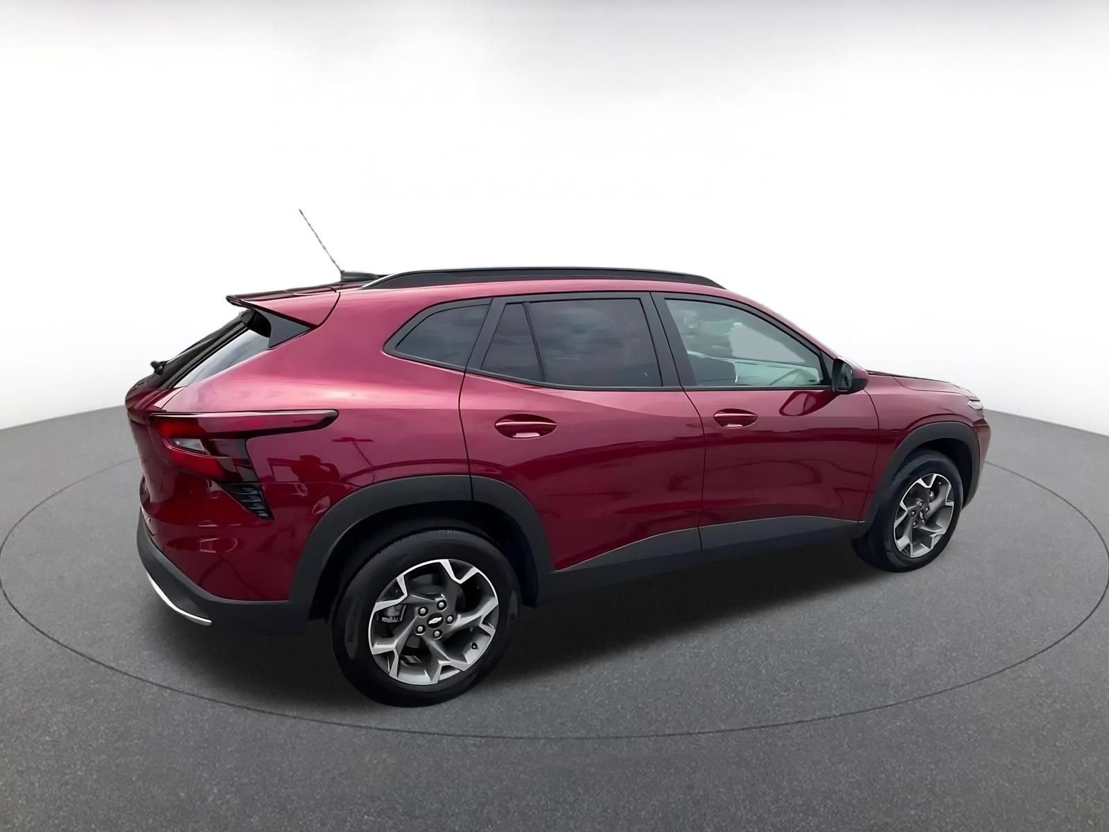 Used 2025 Chevrolet Trax LT FWD image 15