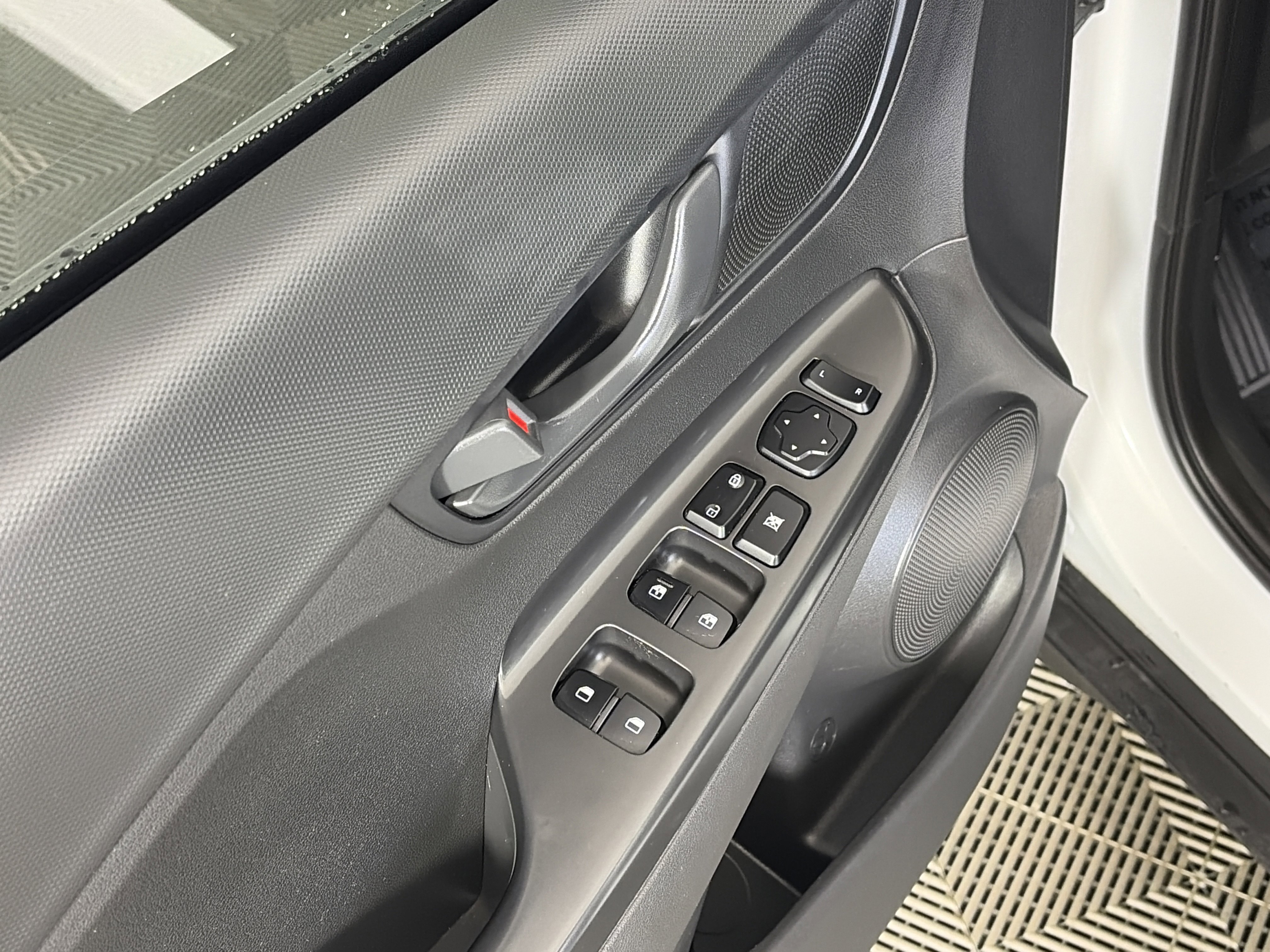 Used 2023 Hyundai Kona SEL image 25