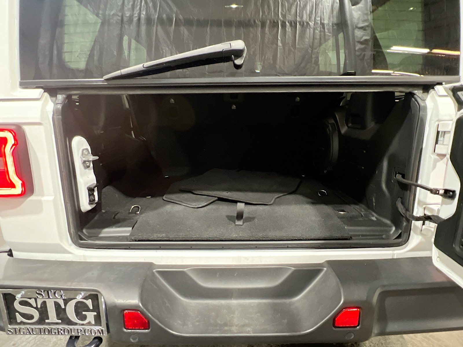 Used 2022 Jeep Wrangler Unlimited Sahara w/ LED Lighting Group image 19