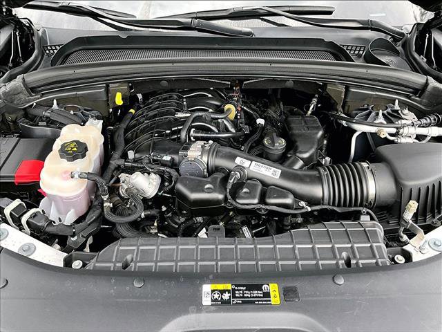 Used 2023 Jeep Grand Cherokee Limited RWD image 11