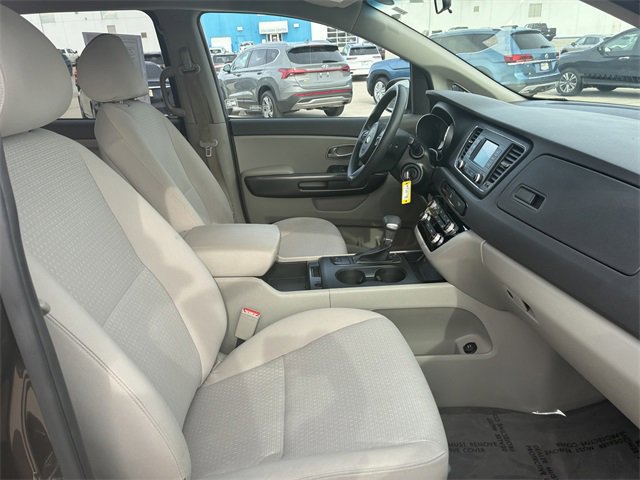 Used 2018 Kia Sedona LX image 16