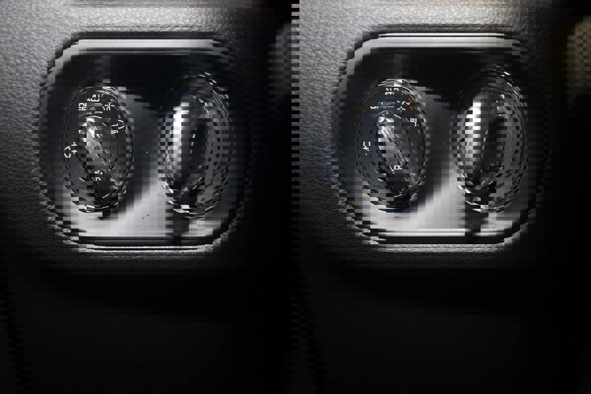 Used 2025 Porsche Macan image 38