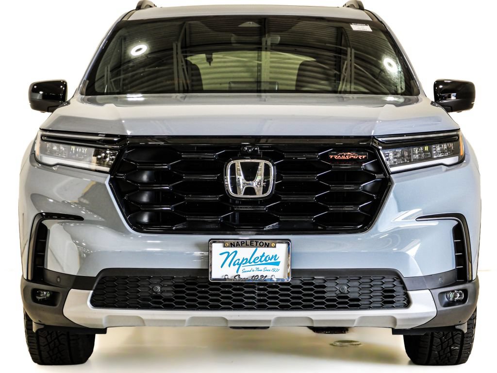 Used 2025 Honda Pilot TrailSport image 2