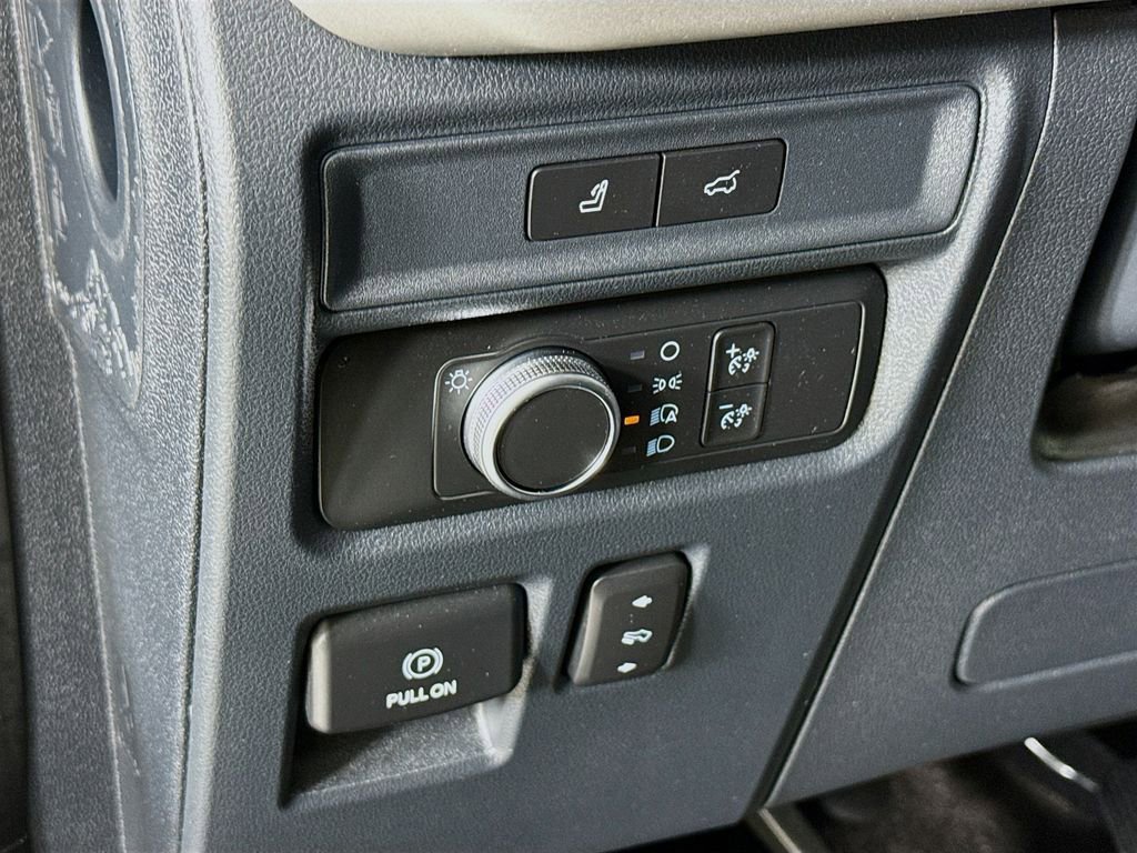 Used 2022 Ford Expedition XLT image 12