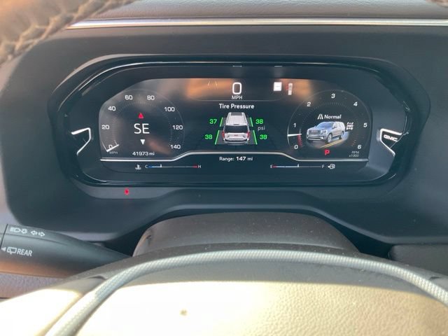 Used 2022 GMC Yukon Denali w/ Denali Premium Package AWD/4WD image 11