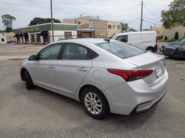 Used 2022 Hyundai Accent SEL FWD image 5