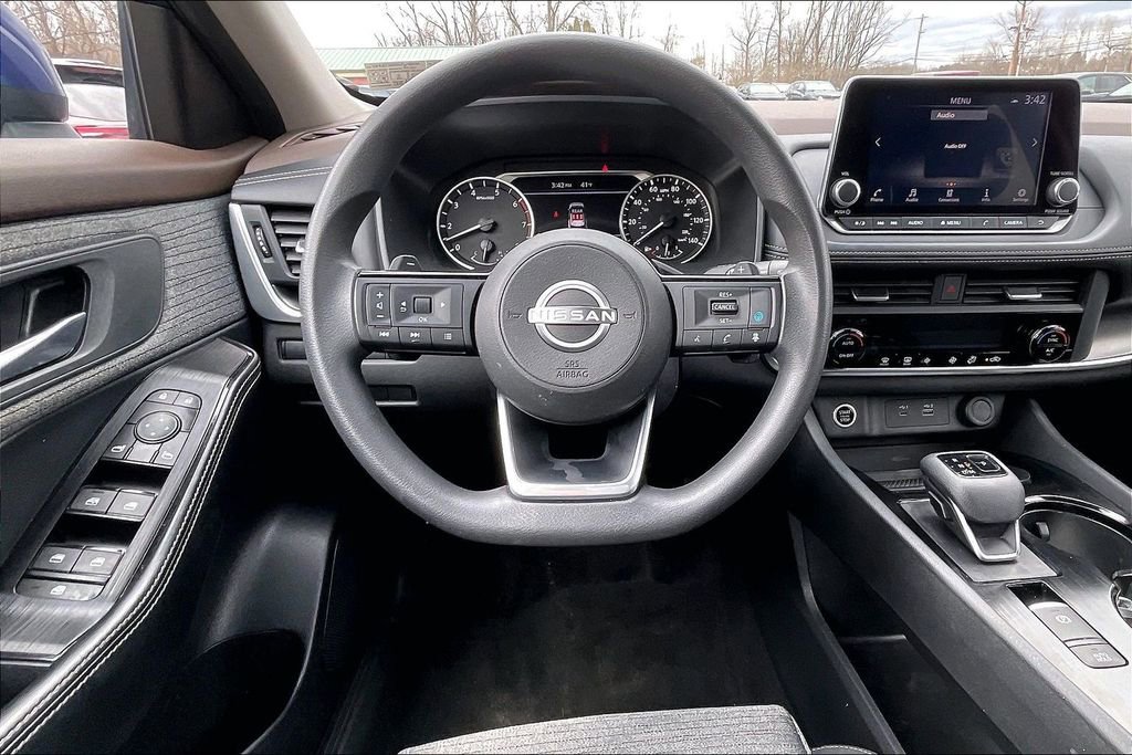 Used 2023 Nissan Rogue SV image 5