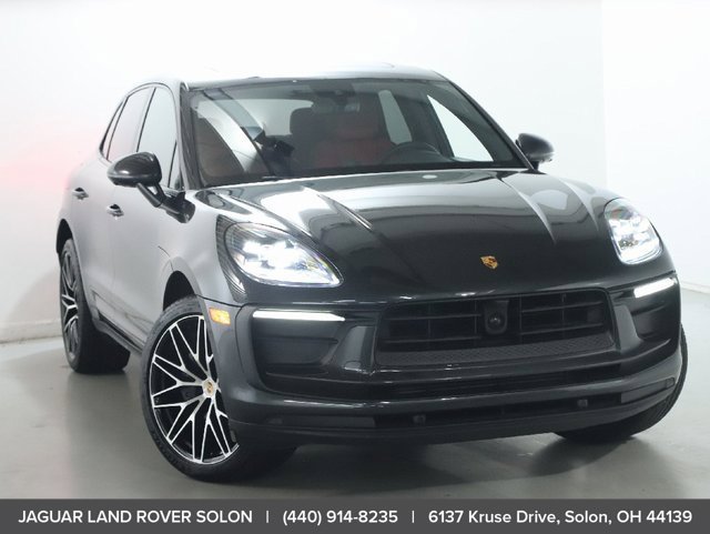 Used 2023 Porsche Macan AWD/4WD image 2