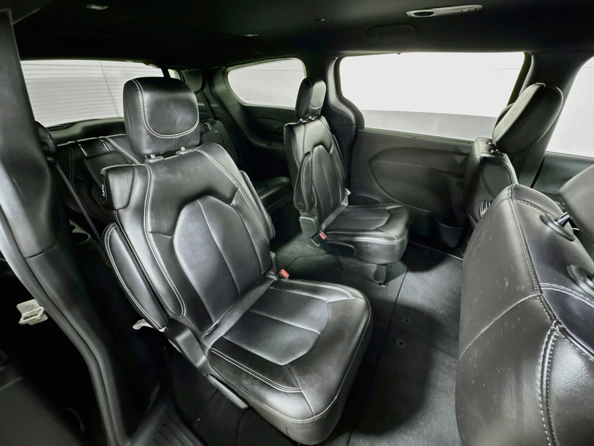 Used 2025 Chrysler Pacifica Select FWD image 25