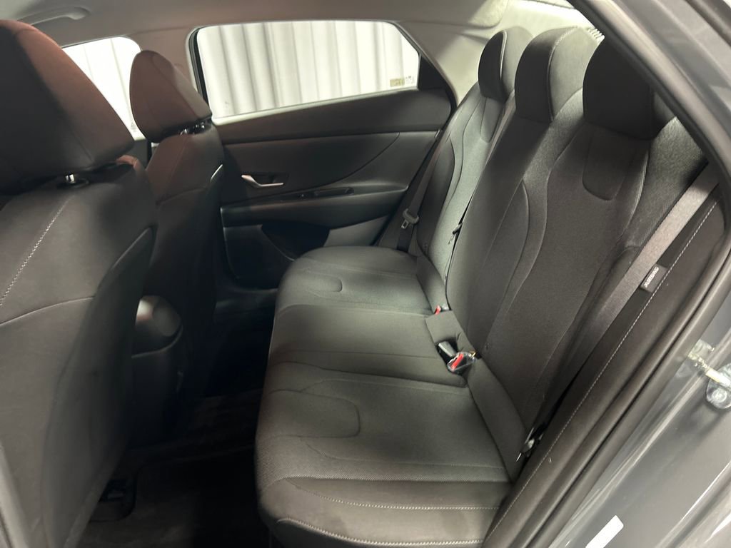 Used 2025 Hyundai Elantra SE image 20