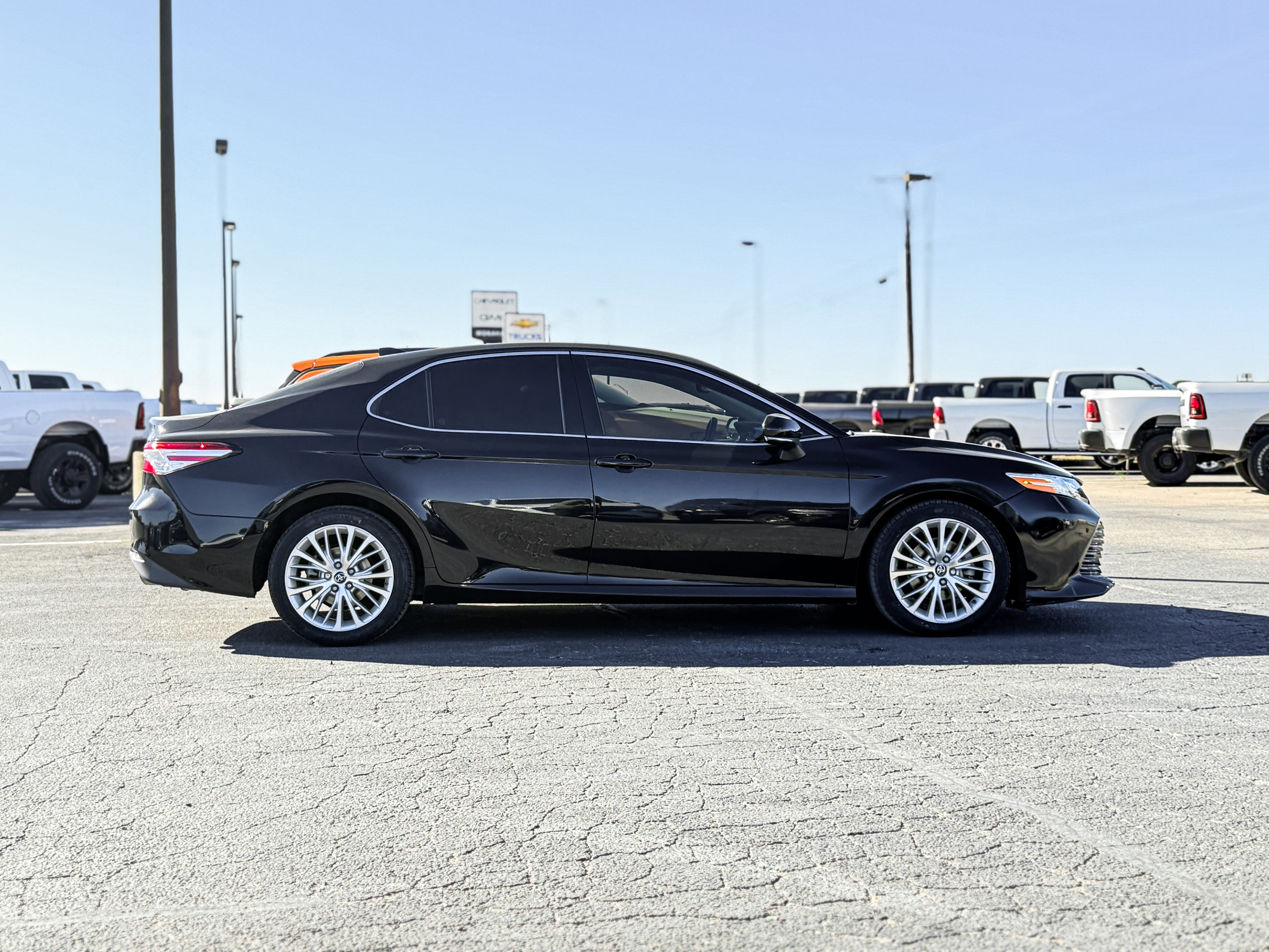 Used 2018 Toyota Camry XLE image 4