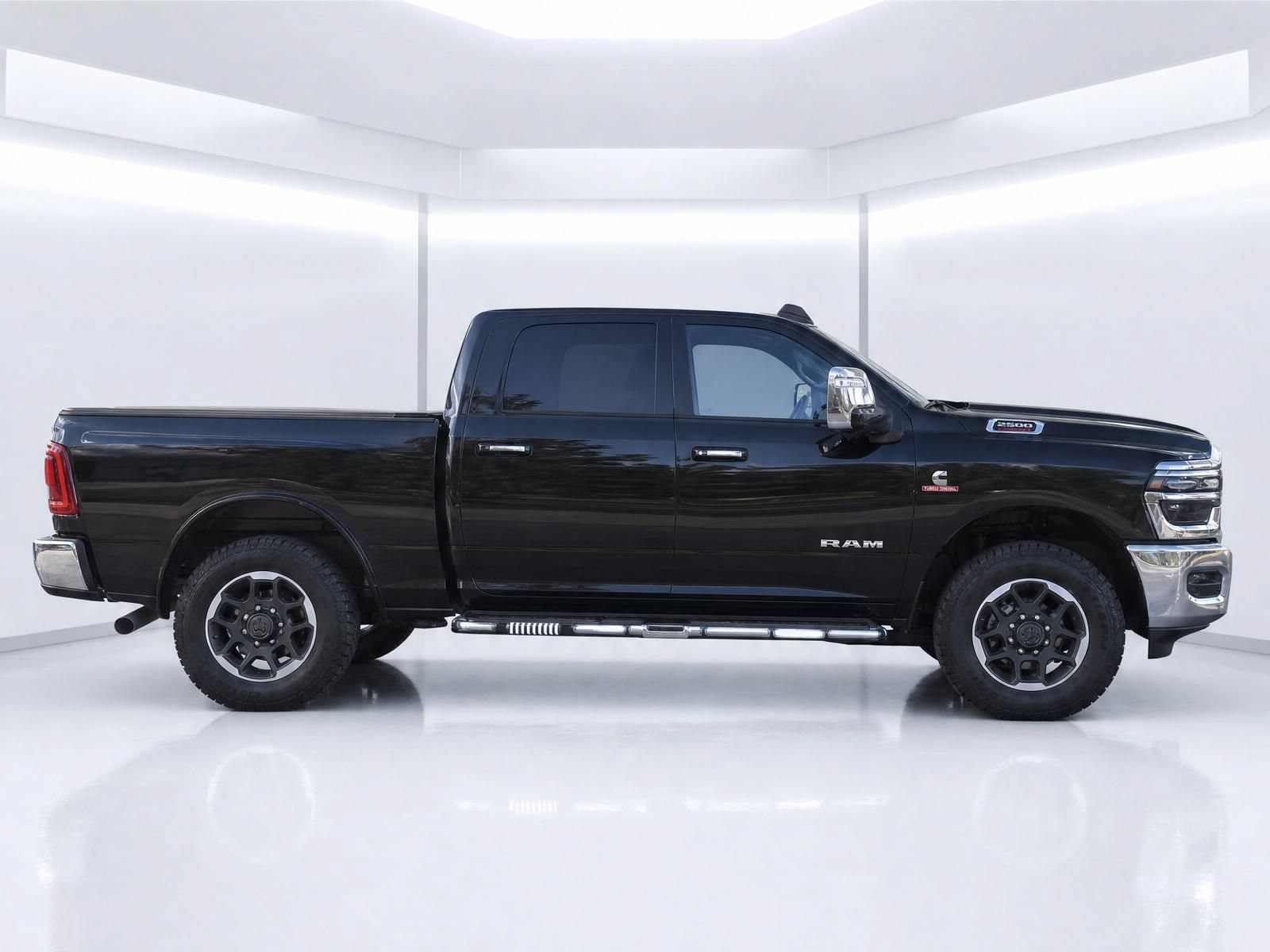 Used 2025 RAM 2500 Laramie AWD/4WD image 8
