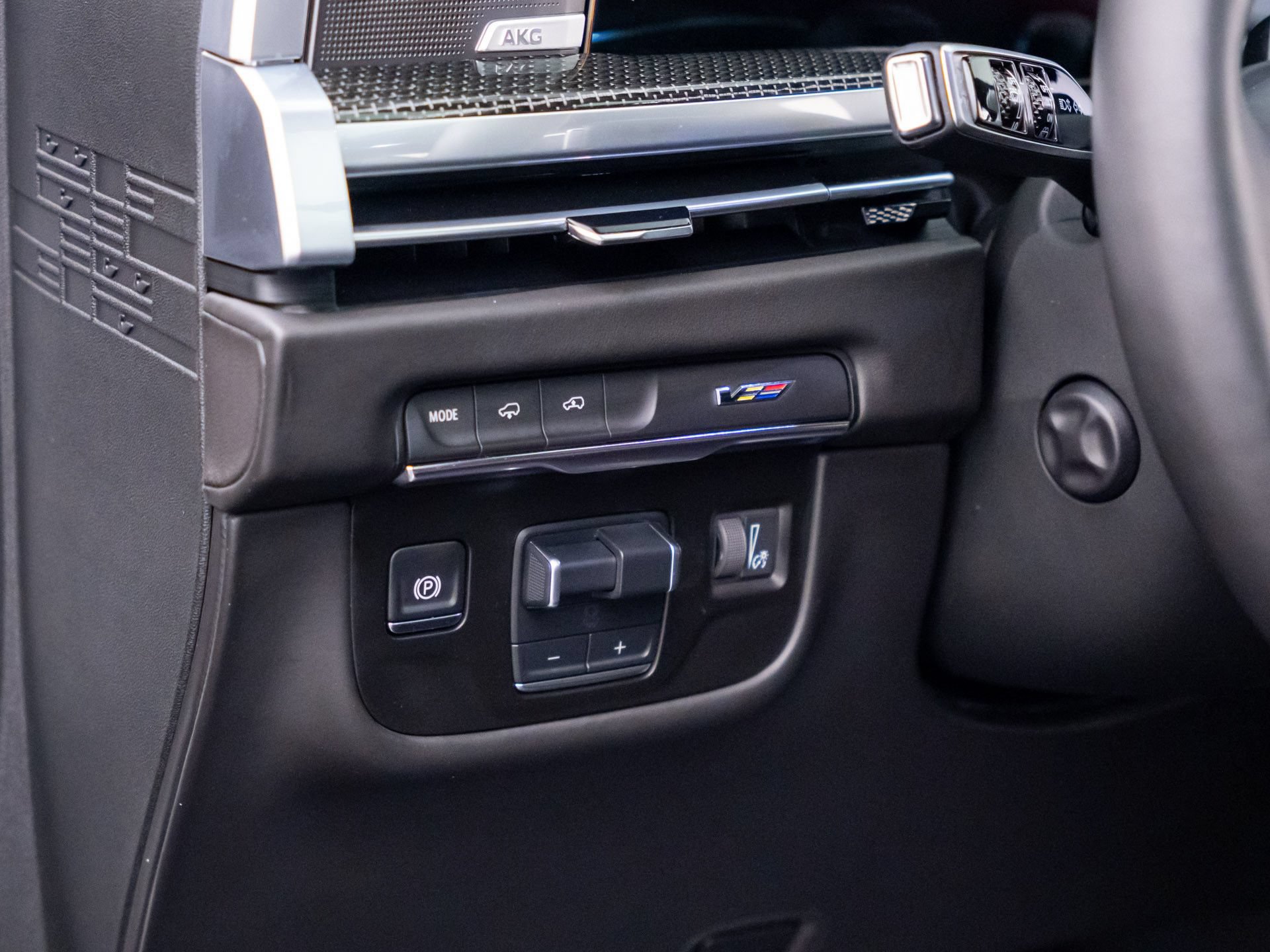 Certified 2025 Cadillac Escalade V w/ LPO, ONYX Package AWD/4WD image 24