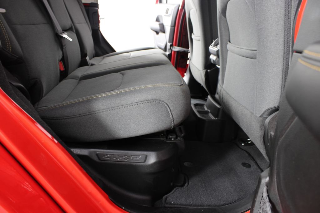 Used 2025 Jeep Wrangler Unlimited Sahara AWD/4WD image 18