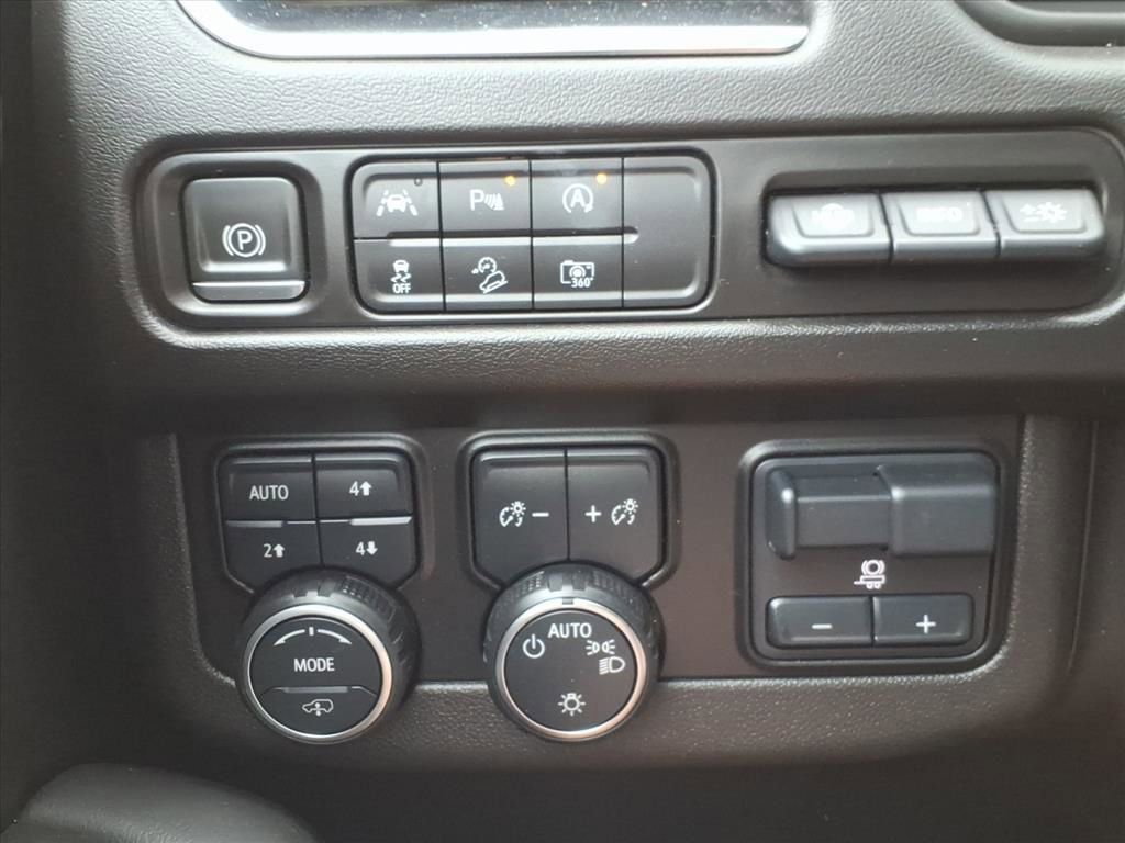 Used 2023 Chevrolet Tahoe High Country image 13