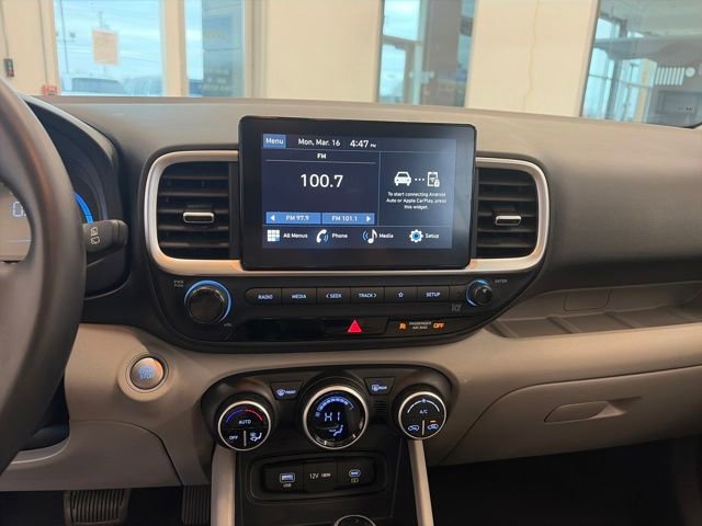 Used 2025 Hyundai Venue SEL image 49