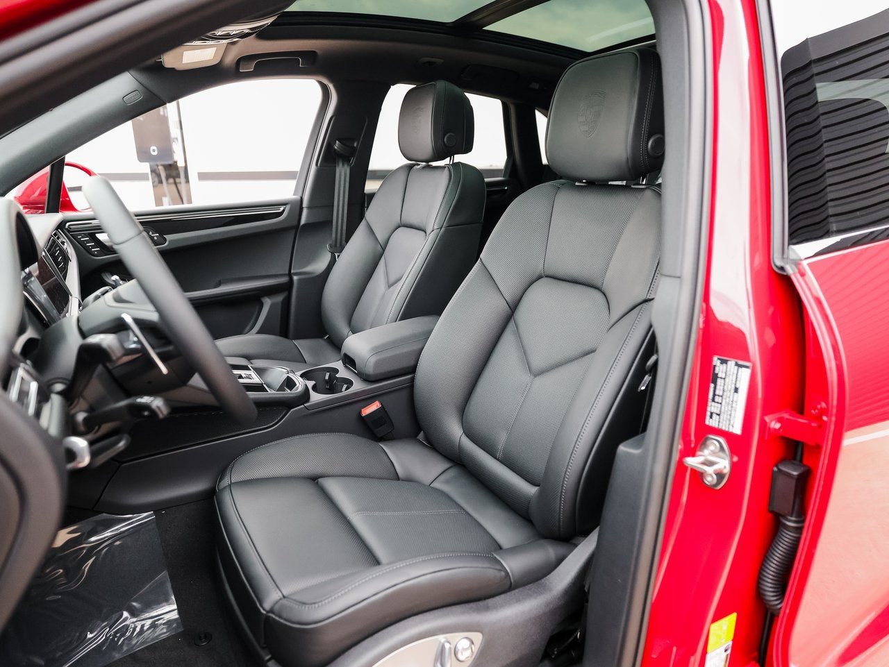 Certified 2026 Porsche Macan S AWD/4WD image 5