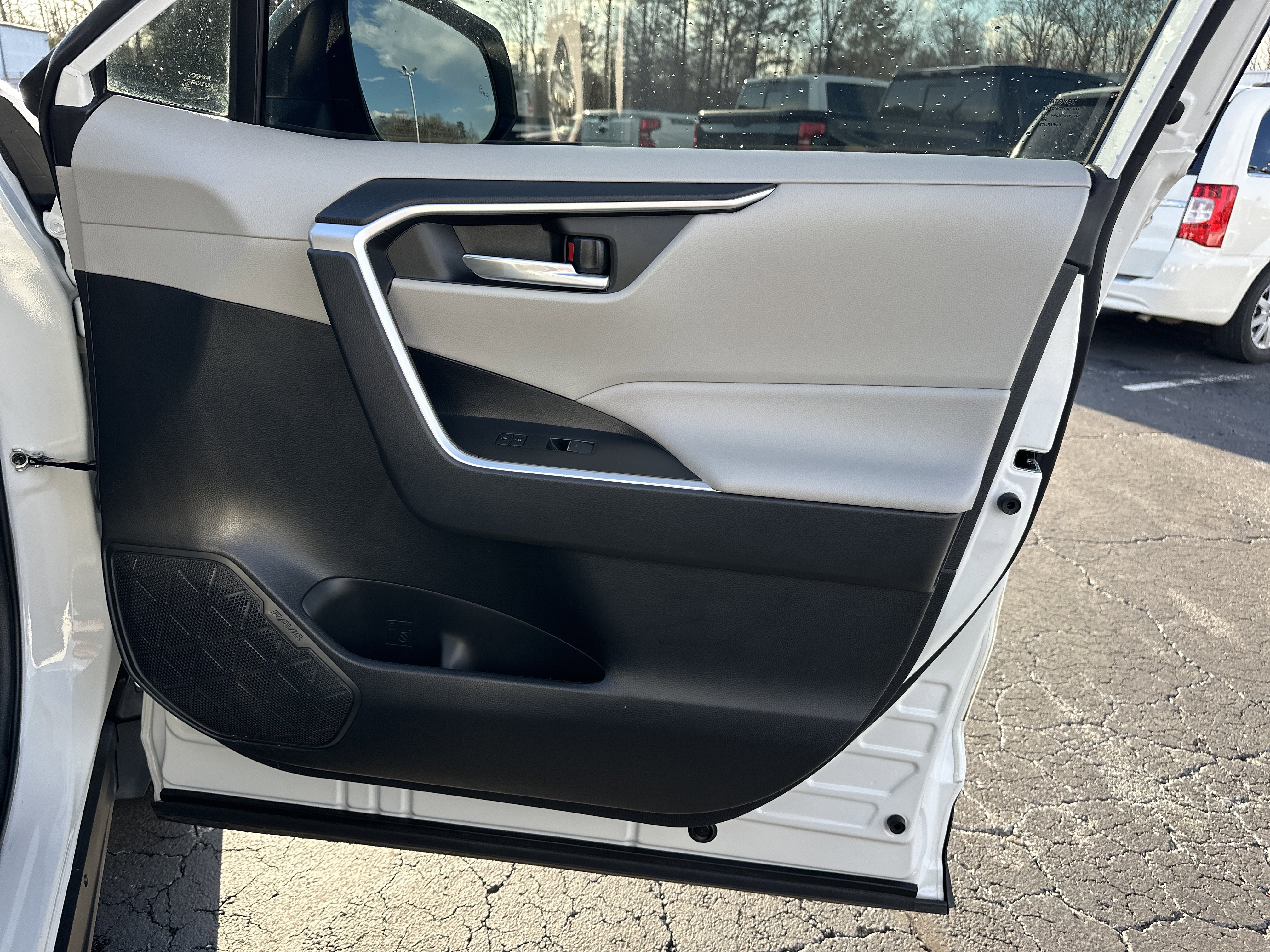 Used 2023 Toyota RAV4 XLE image 15