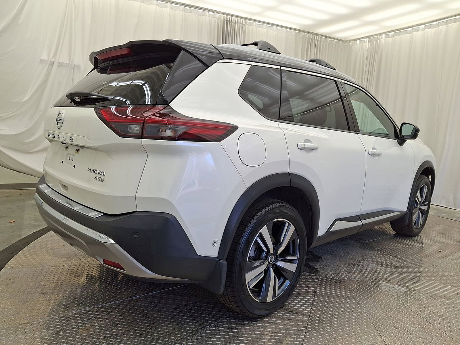 Used 2021 Nissan Rogue Platinum image 25