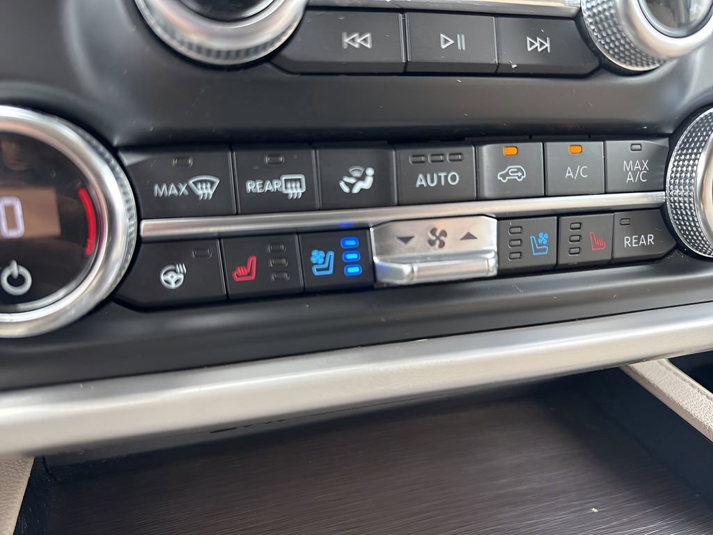 Used 2022 Ford Expedition Max Limited image 24