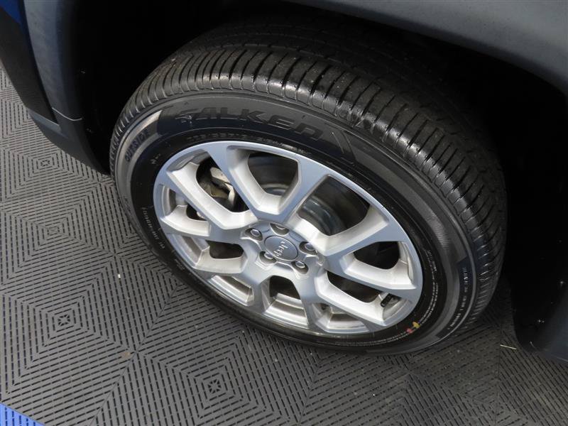 Used 2023 Jeep Compass Latitude AWD/4WD image 6