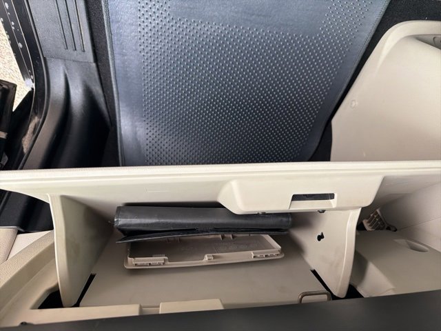 Used 2012 Chrysler Town & Country Touring-L w/ Driver Convenience Group image 27