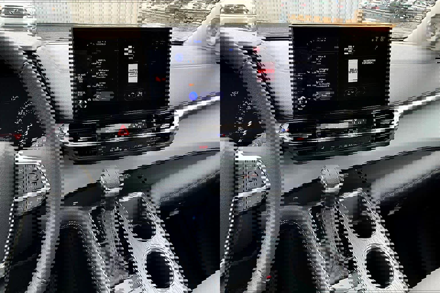 Used 2025 Toyota Sienna XLE w/ XLE Plus Package image 7