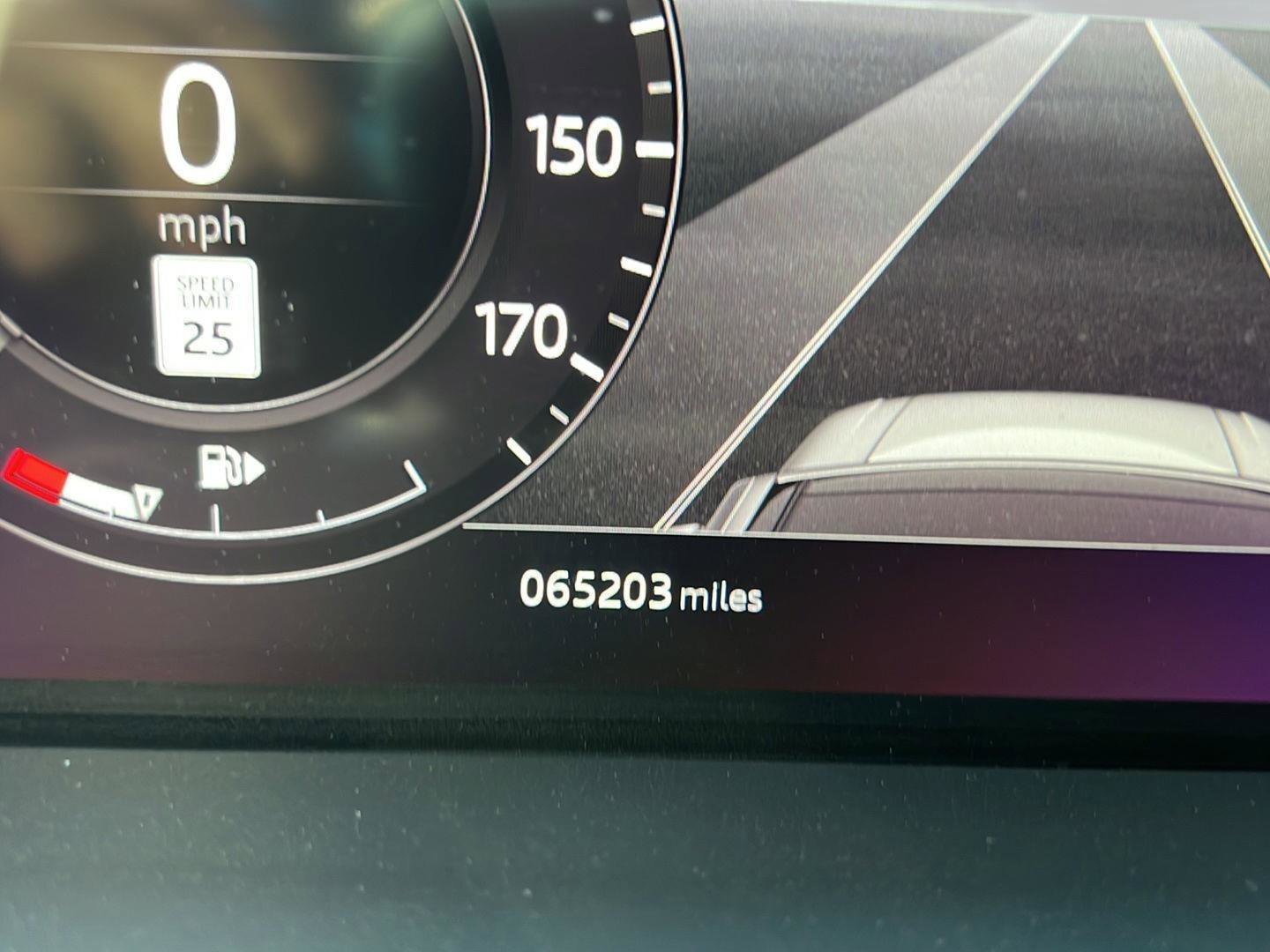 Used 2020 Land Rover Range Rover HSE image 16