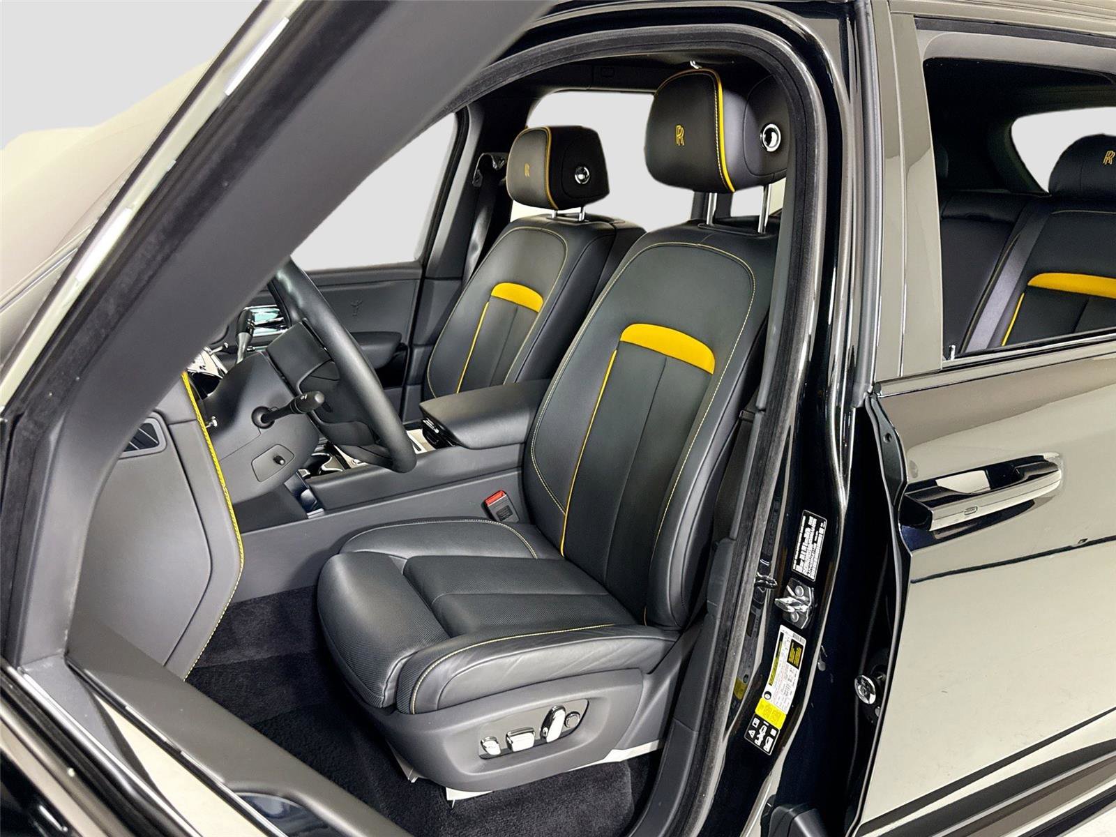 Used 2022 Rolls-Royce Cullinan w/ Interior Detailing Package image 14