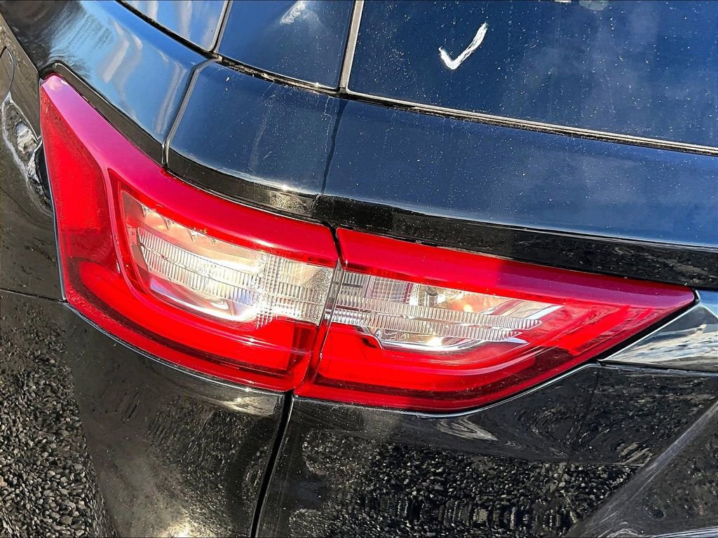 Used 2021 Chevrolet Traverse RS image 28