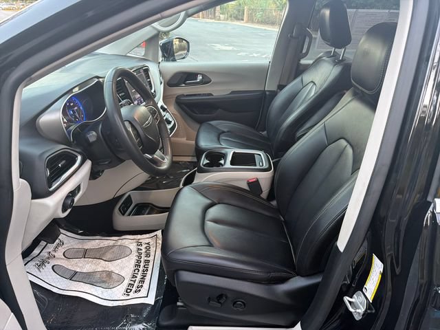 Used 2024 Chrysler Pacifica Touring-L FWD image 9