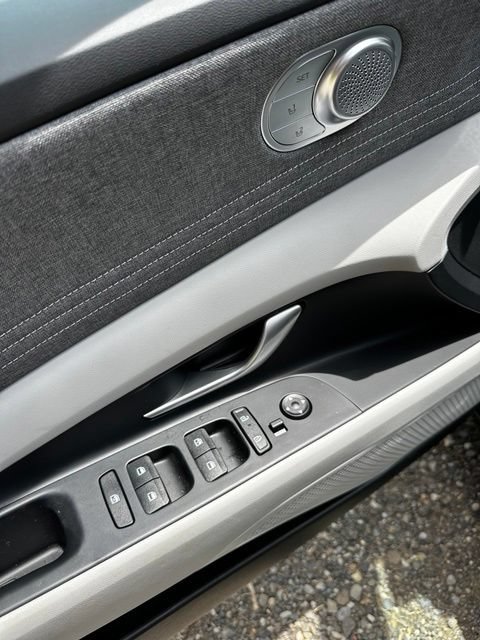 Certified 2025 Hyundai Elantra Limited FWD image 11