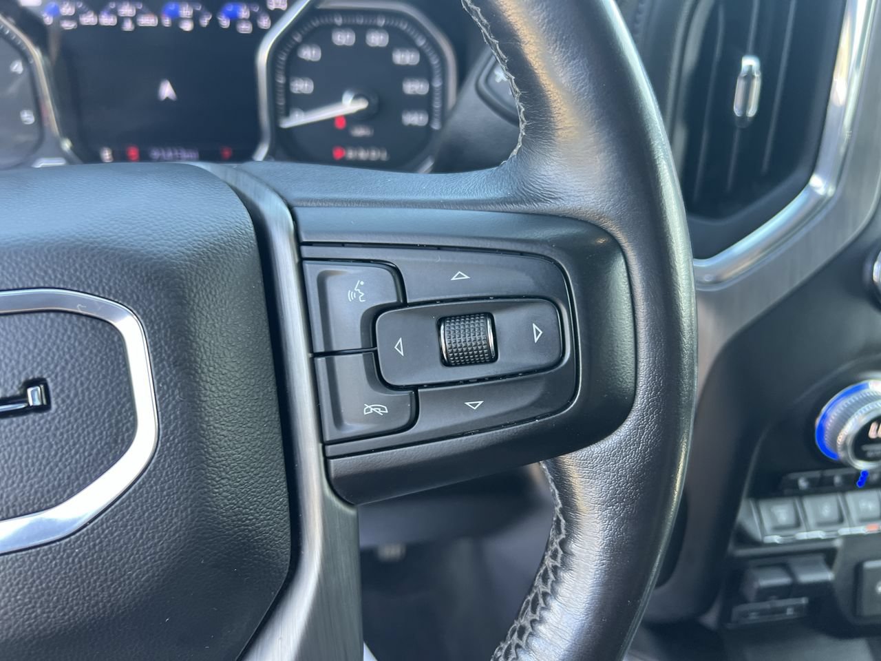 Used 2023 GMC Sierra 2500 Denali w/ Denali Ultimate Package AWD/4WD image 20
