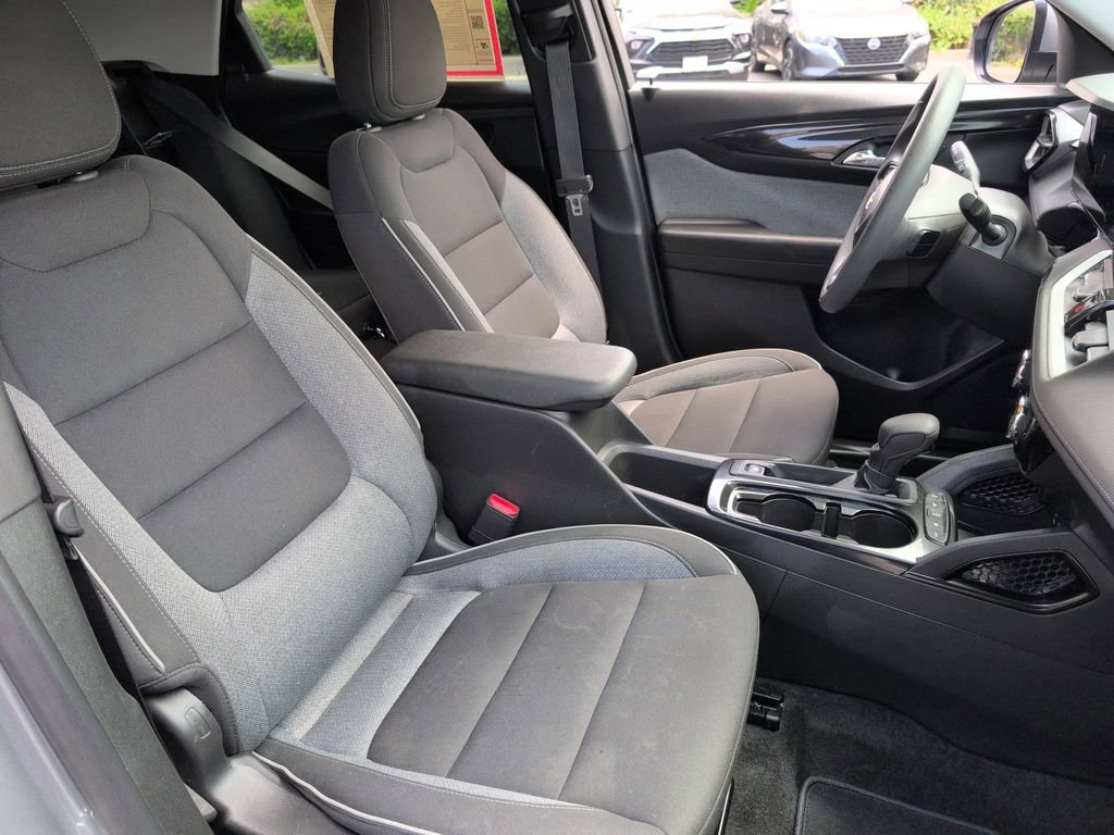 Used 2025 Chevrolet TrailBlazer LT AWD/4WD image 31