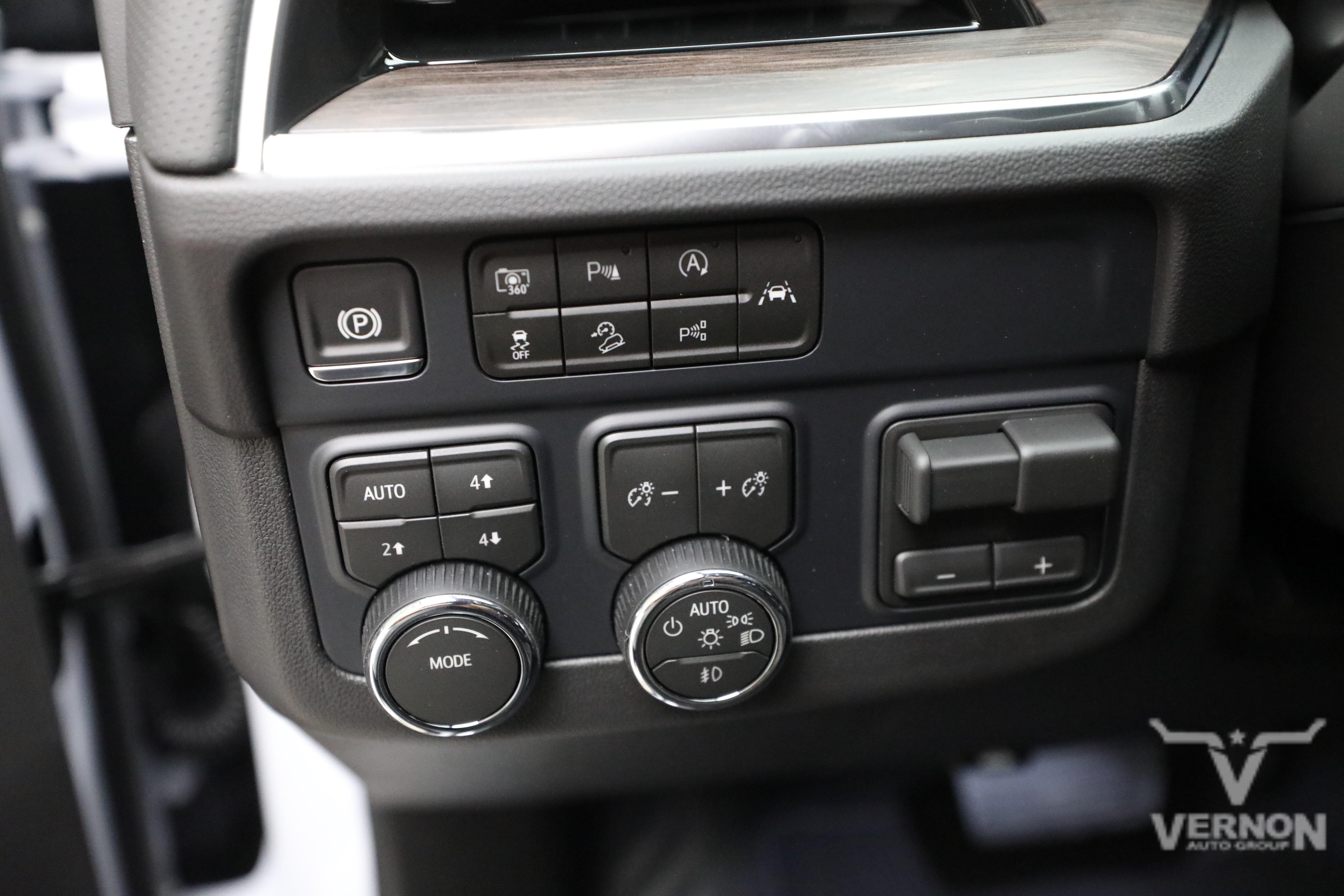 New 2026 Chevrolet Tahoe Premier w/ Sun And Tow Package AWD/4WD image 17