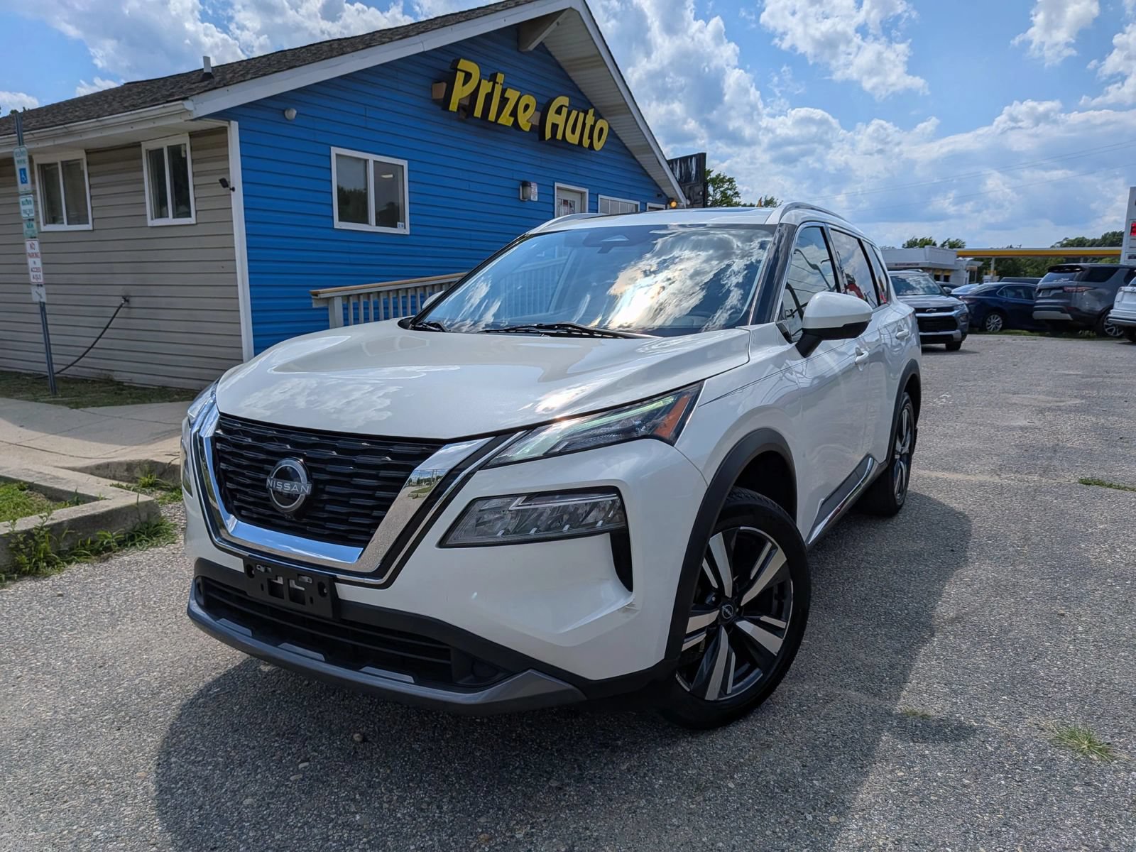 Used 2023 Nissan Rogue SL AWD/4WD image 2