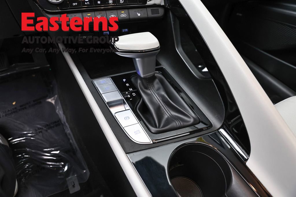 Used 2023 Hyundai Elantra Limited w/ Preferred Accessory Package image 13