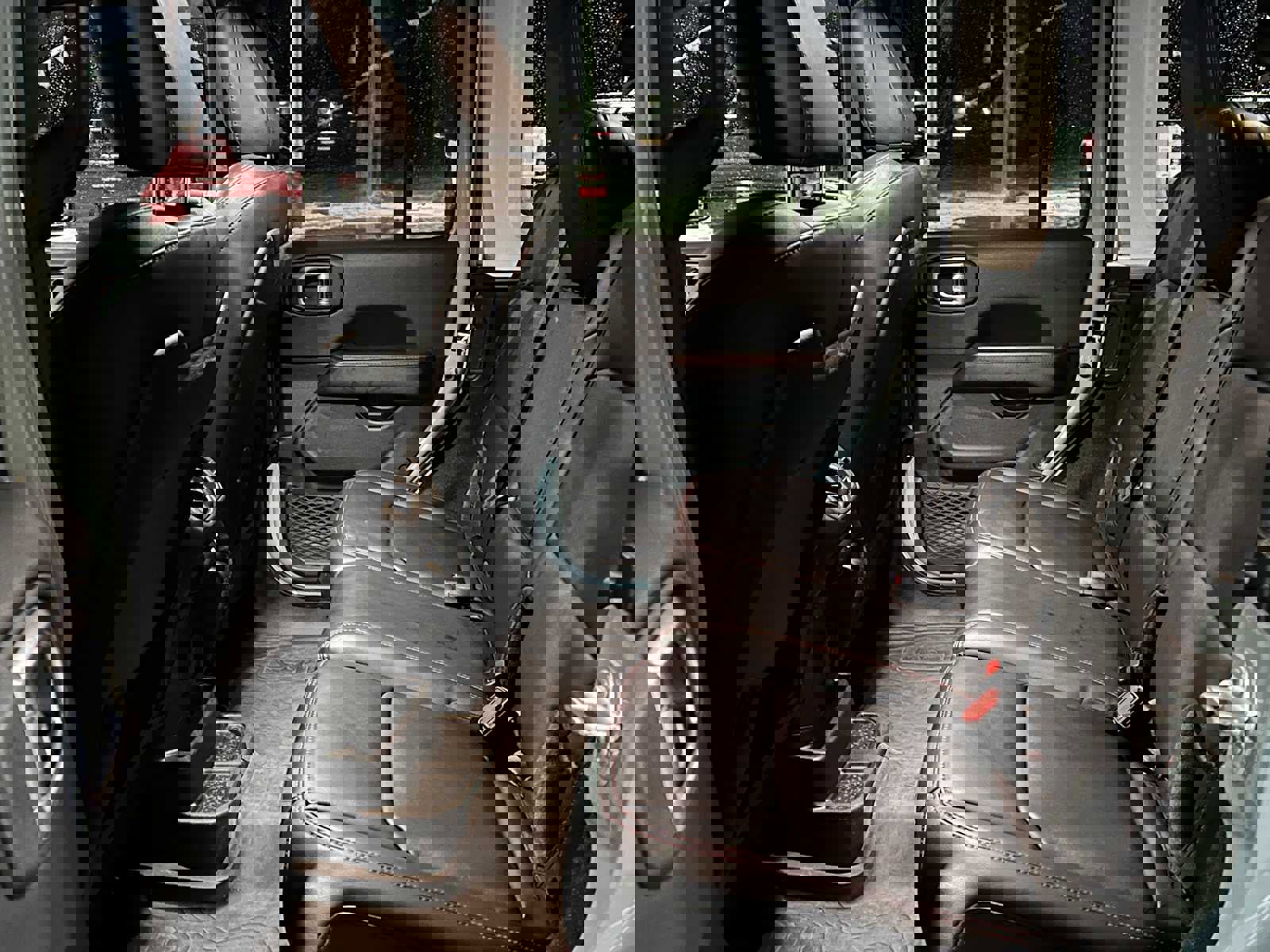 Used 2024 Jeep Wrangler Unlimited Rubicon w/ Capability Package image 17