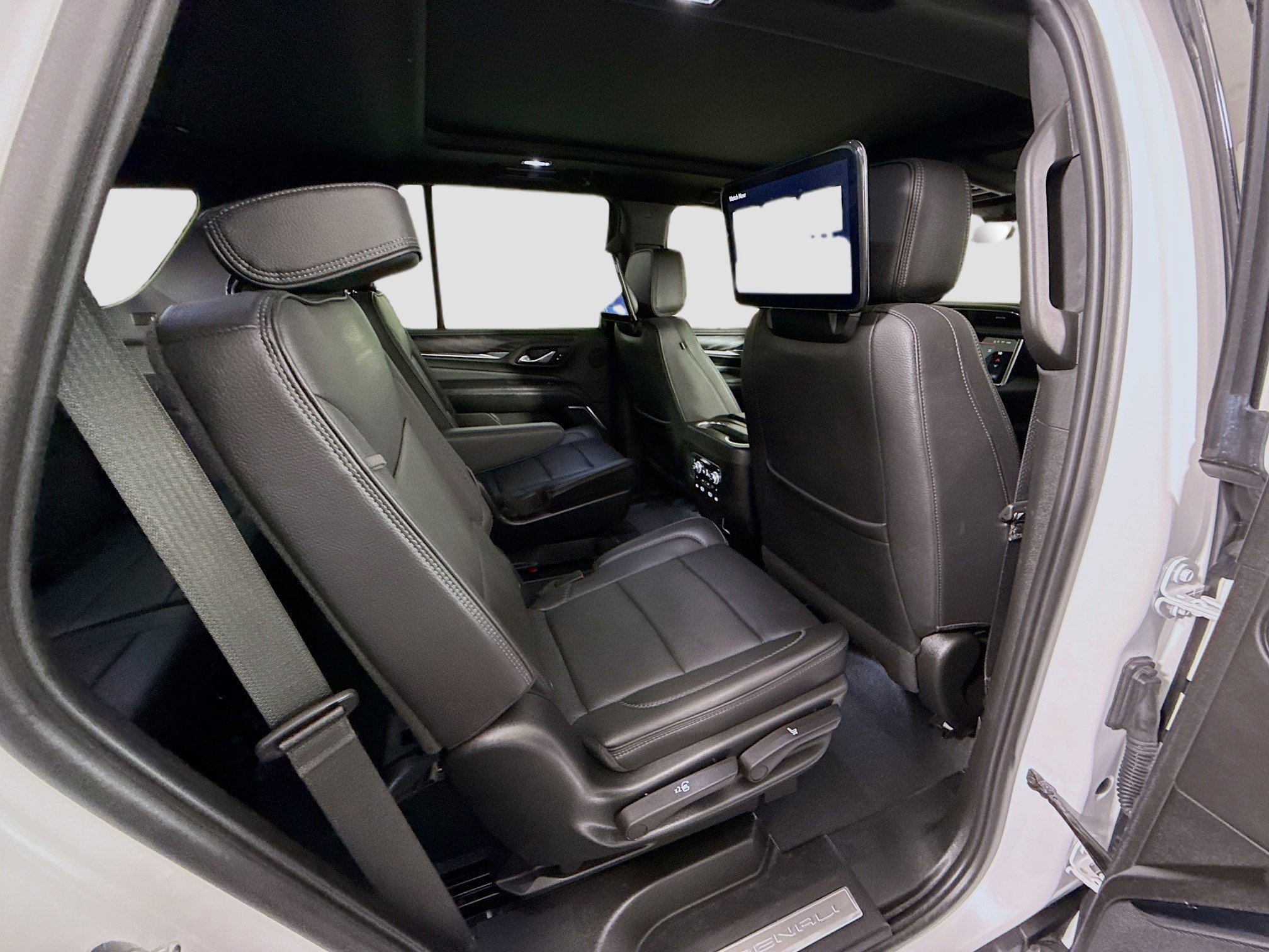 Used 2023 GMC Yukon Denali w/ Denali Reserve Package image 27