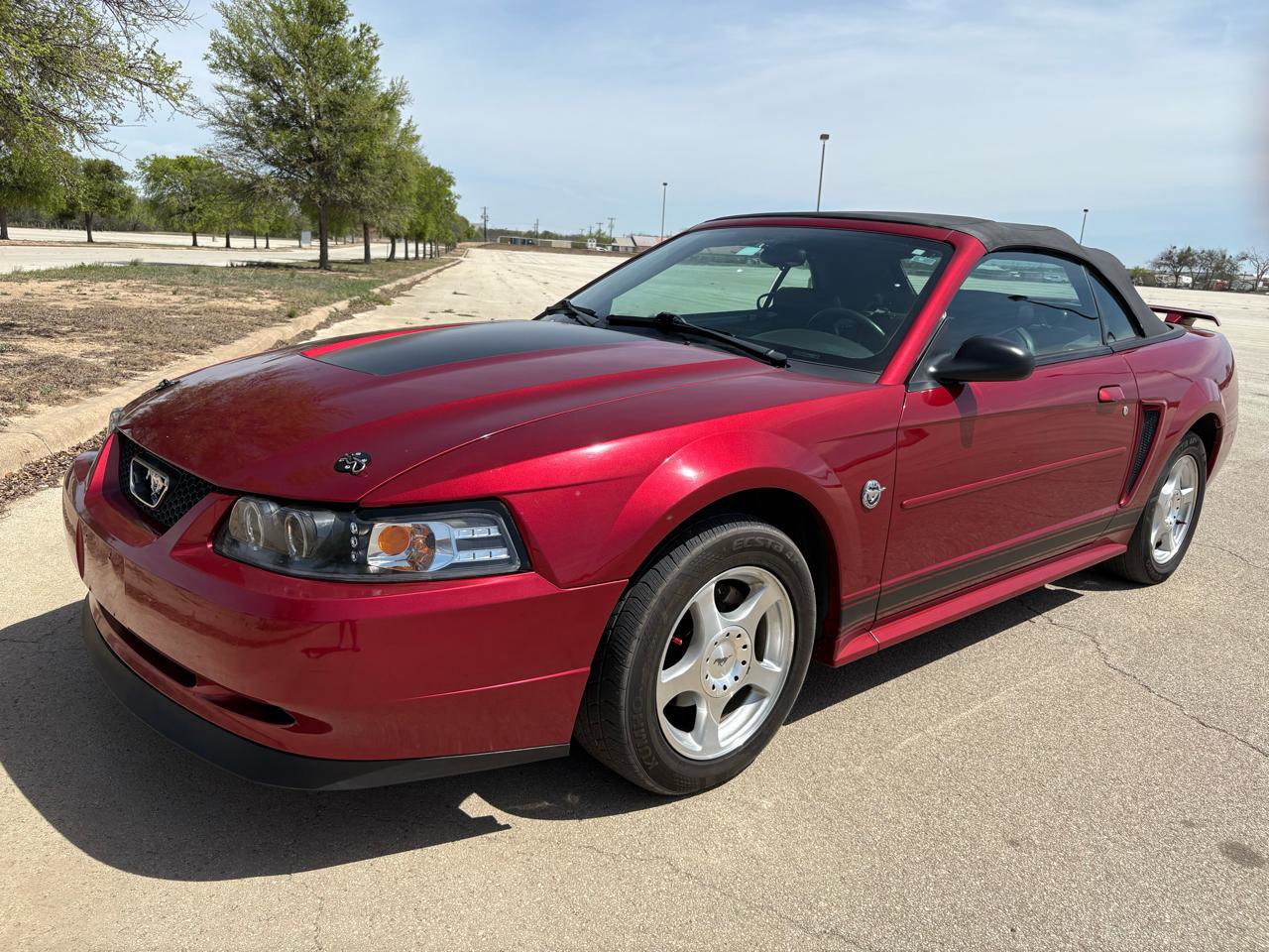 Used 2004 Ford Mustang 2dr CONVERTIBLE V6 image 2
