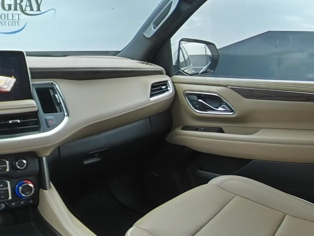 Used 2024 Chevrolet Suburban Premier RWD image 15