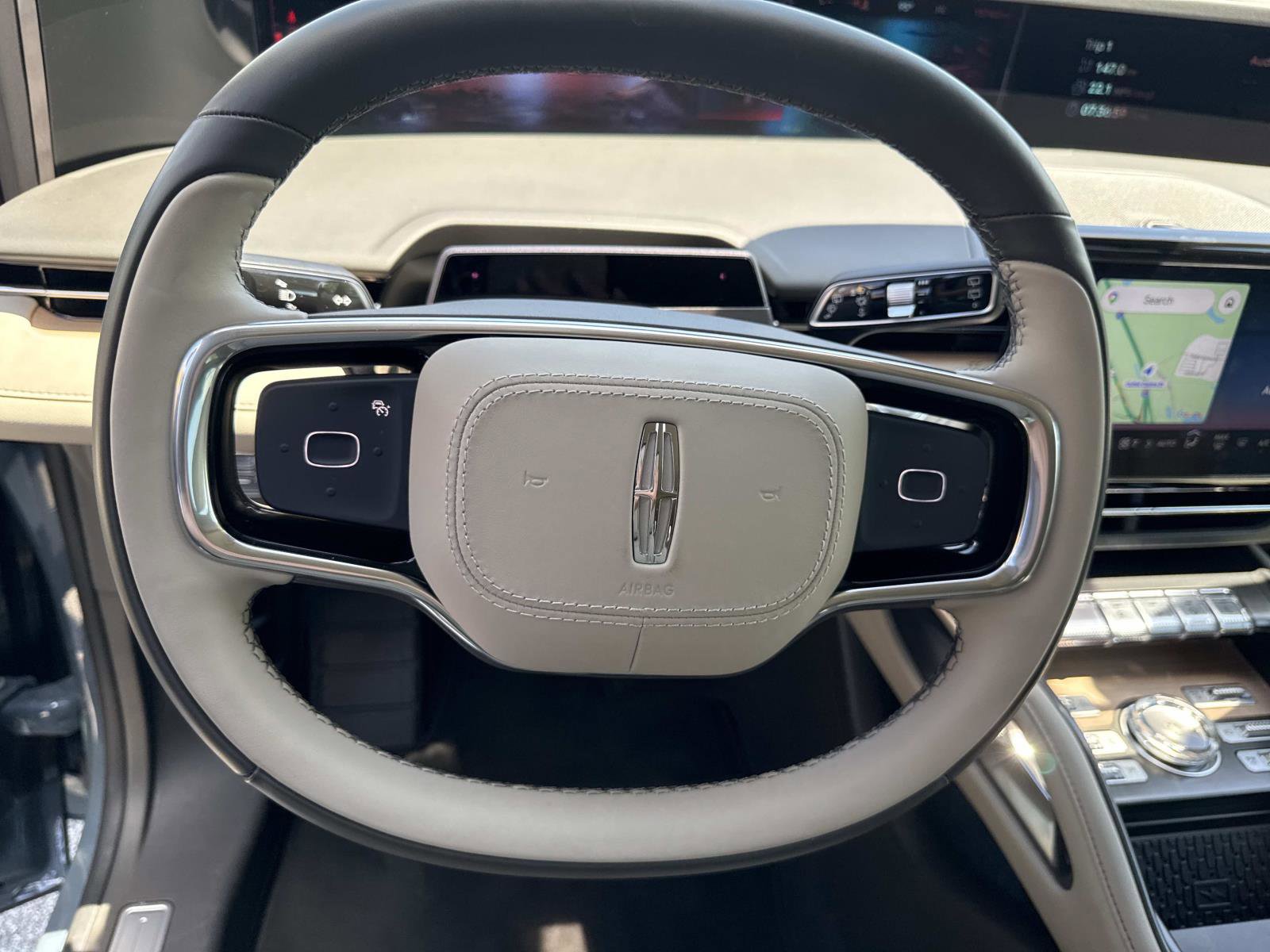 Used 2025 Lincoln Nautilus Reserve AWD/4WD image 28