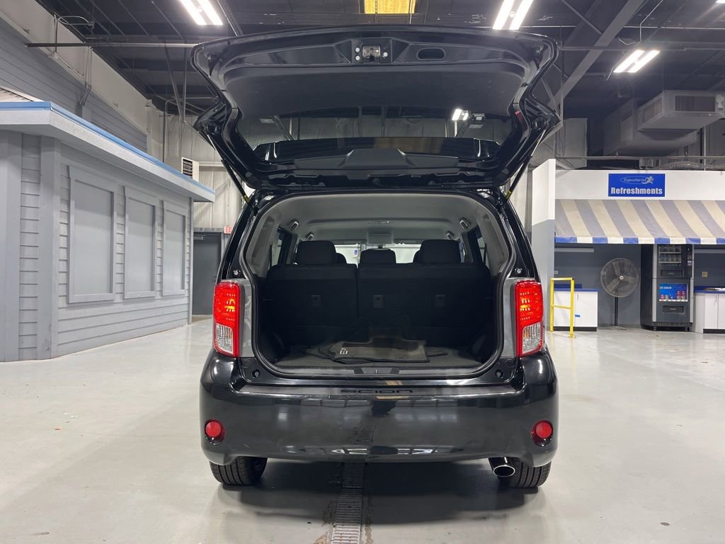 Used 2011 Scion xB FWD image 9